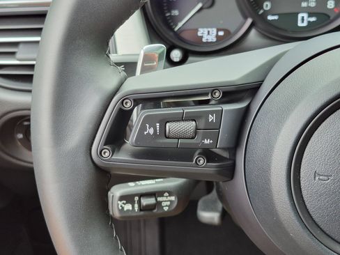 Certified 2026 Porsche Macan AWD/4WD image 9