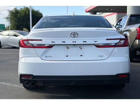 Used 2025 Toyota Camry SE image 6