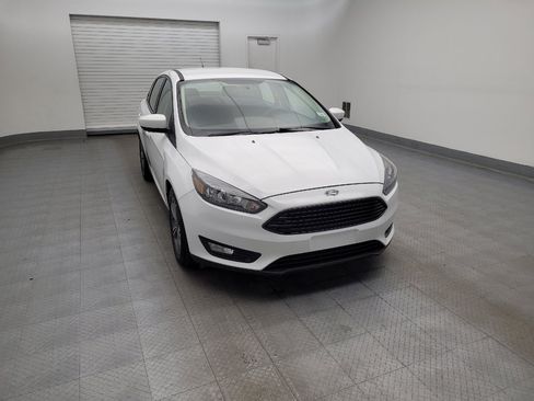 Used 2018 Ford Focus SE w/ SE Appearance Package FWD image 14