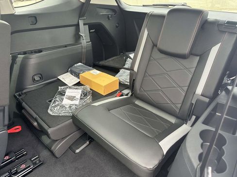 New 2026 Volkswagen Atlas Peak Edition AWD/4WD image 9