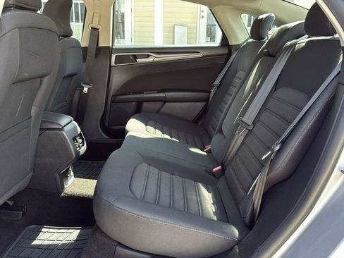 Used 2019 Ford Fusion SE FWD image 21