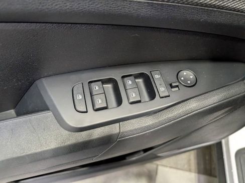 Used 2025 Kia Sportage LX image 12