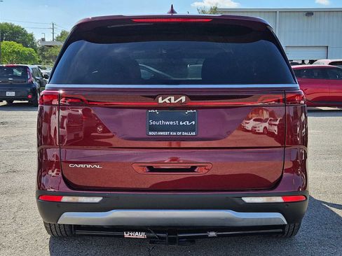Used 2023 Kia Carnival LX image 5