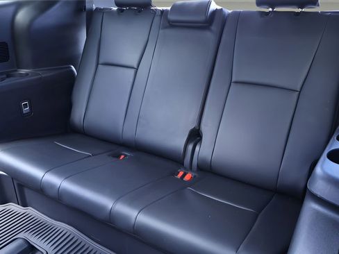 Certified 2025 Toyota Highlander XLE image 17