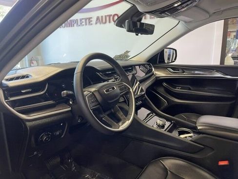 Used 2023 Jeep Grand Cherokee 4WD 4xe w/ Luxury Tech Group II image 8