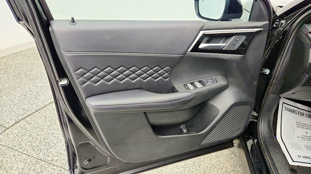 Used 2025 Mitsubishi Outlander SEL Black Edition AWD/4WD image 13