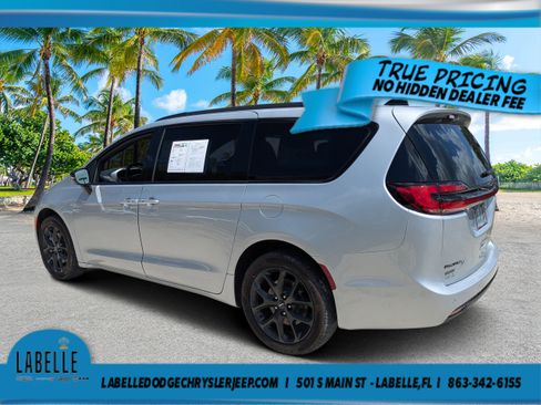 Used 2024 Chrysler Pacifica Limited w/ S Appearance Package AWD/4WD image 5