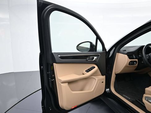 Certified 2026 Porsche Macan AWD/4WD image 16
