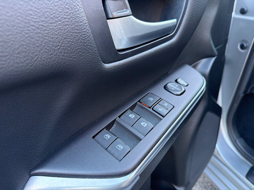 Used 2017 Toyota Camry SE w/ Moonroof Package FWD image 15
