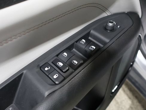 Used 2024 Jeep Compass Limited image 14