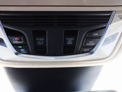 Used 2023 Acura MDX SH-AWD w/ Technology Package image 29