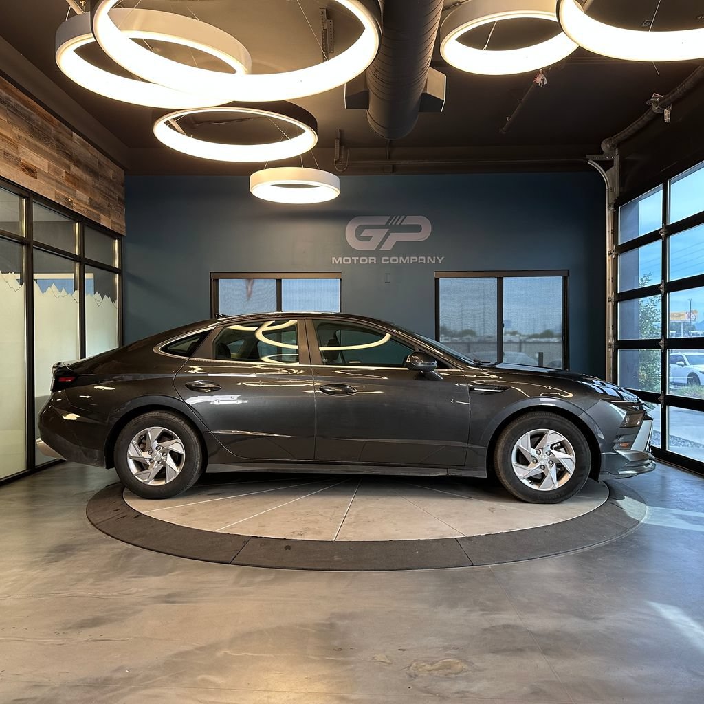 Used 2025 Hyundai Sonata SE FWD image 2