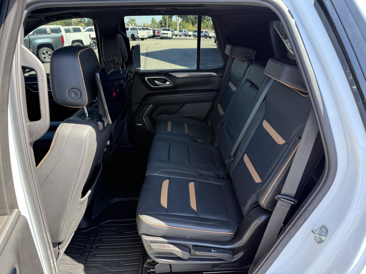 Used 2024 GMC Yukon AT4 w/ Technology Package AWD/4WD image 15