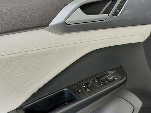 Used 2025 Volkswagen Taos SEL image 20