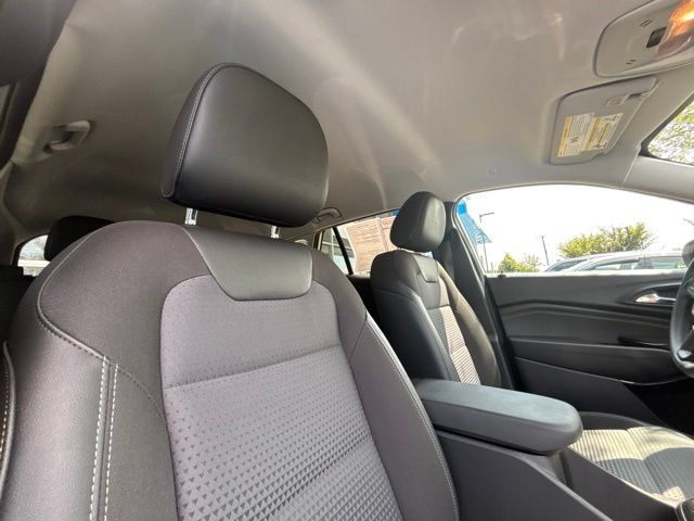 Used 2025 Chevrolet Trax LT FWD image 10