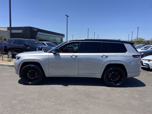 Used 2021 Jeep Grand Cherokee L Summit w/ Advanced Protech Group IV AWD/4WD image 4