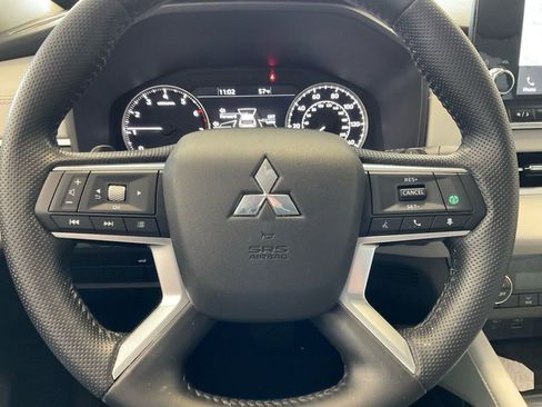 Used 2022 Mitsubishi Outlander SEL image 11