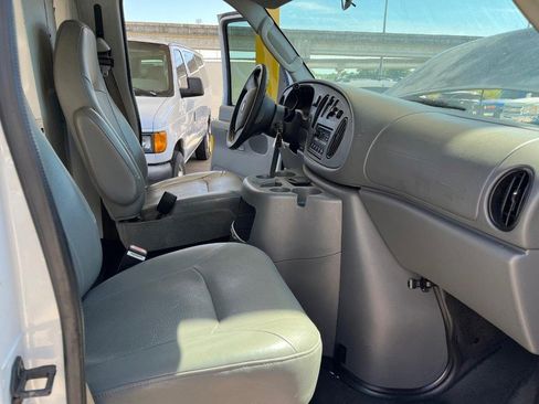 Used 2005 Ford E-350 and Econoline 350 Extended Super Duty RWD image 7
