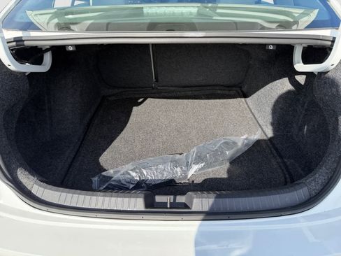 Used 2025 Volkswagen Jetta SE w/ Sunroof Package image 5