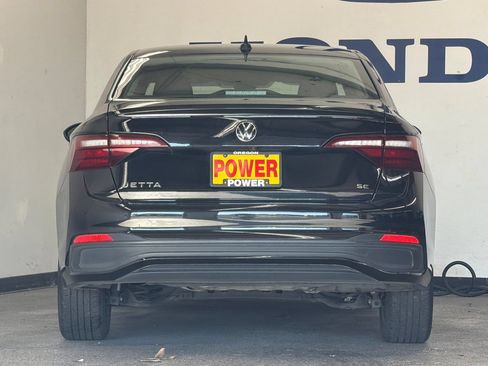 Used 2024 Volkswagen Jetta SE FWD image 4
