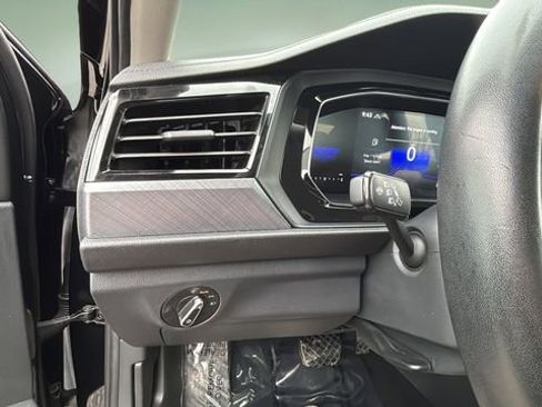 Used 2024 Volkswagen Jetta SE image 22