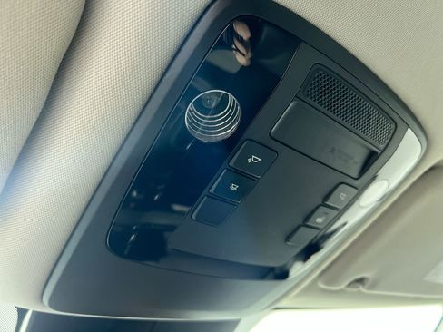 Used 2023 Kia Carnival LX FWD image 18