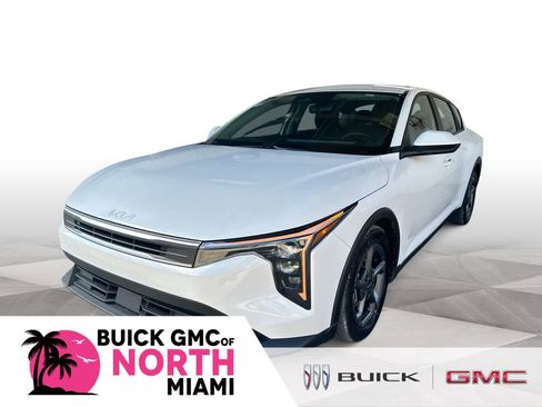 Used 2025 Kia K4 FWD image 1