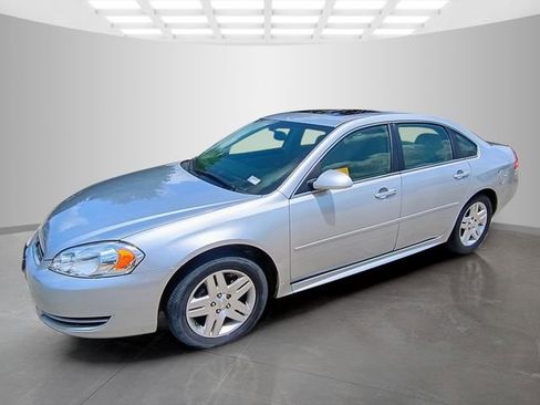 Used 2015 Chevrolet Impala LT w/ LT Sunroof Package FWD image 4