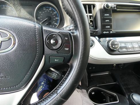 Used 2018 Toyota RAV4 XLE image 13