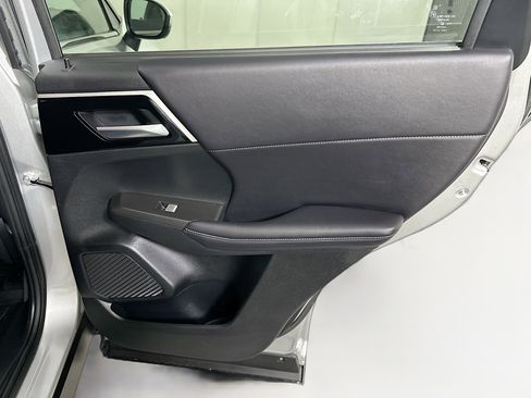 Used 2024 Mitsubishi Outlander SE image 32