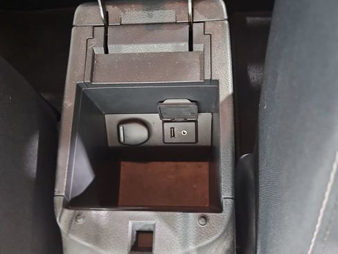 Used 2015 Nissan Sentra SV FWD image 25