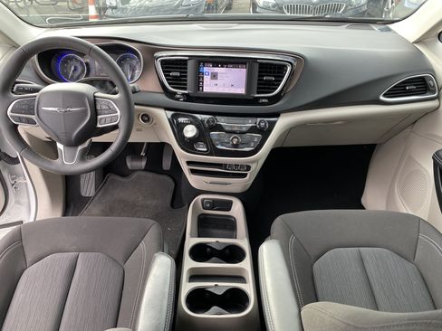 Used 2023 Chrysler Voyager LX FWD image 22