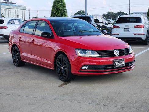 Used 2018 Volkswagen Jetta Sport FWD image 3
