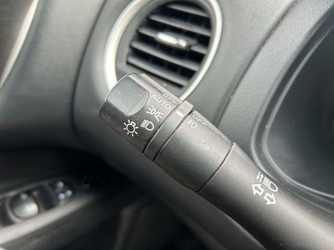 Used 2015 Nissan Pathfinder SV image 29