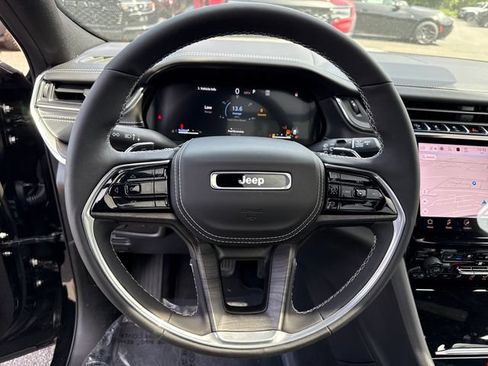 New 2025 Jeep Grand Cherokee Overland AWD/4WD image 18