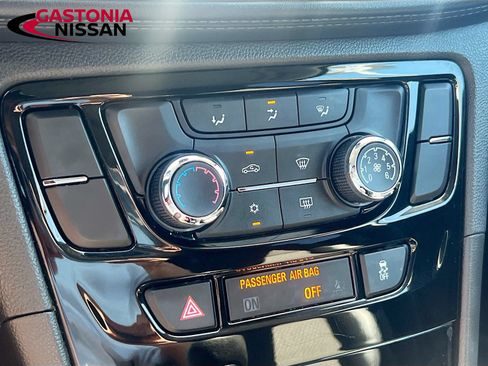 Used 2020 Buick Encore Preferred FWD image 21