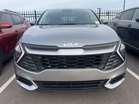 Used 2025 Kia Sportage LX image 2