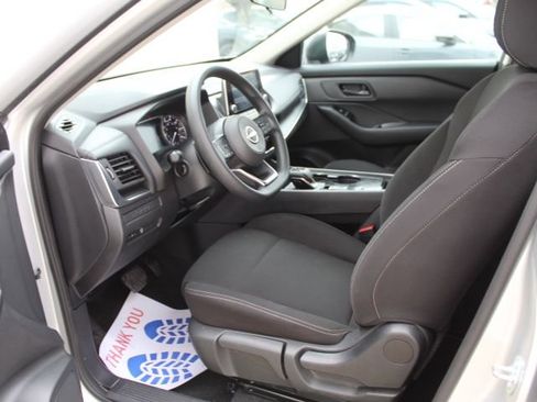 Used 2024 Nissan Rogue S image 28