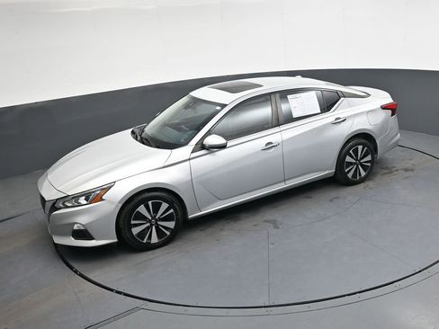 Used 2022 Nissan Altima 2.5 SV w/ SV Premium Package image 29
