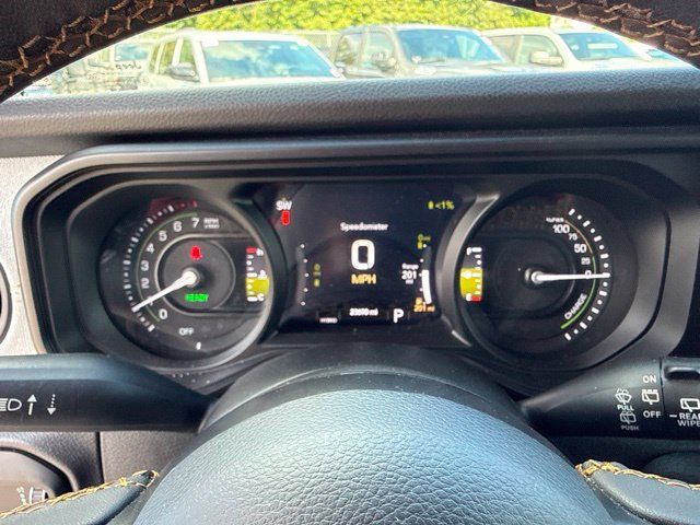 Used 2024 Jeep Wrangler Unlimited w/ Convenience Group AWD/4WD image 10