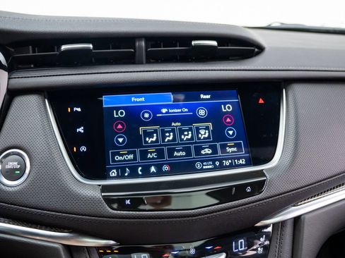 Certified 2026 Cadillac XT5 Sportv w/ LPO, Onyx Lite Package AWD/4WD image 30