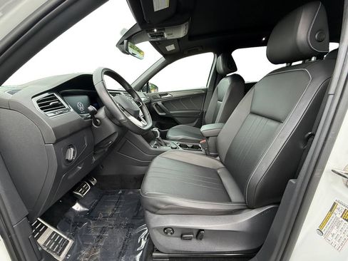 Used 2022 Volkswagen Tiguan SE R-Line AWD/4WD image 9