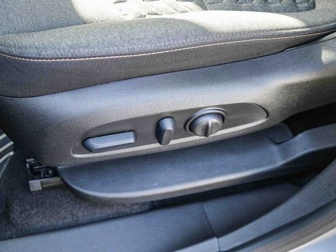 Used 2024 Chevrolet Equinox LT FWD image 21