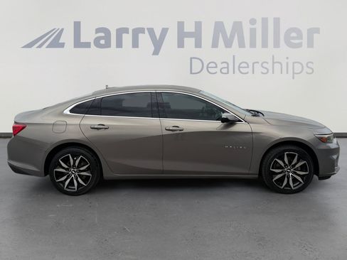 Used 2017 Chevrolet Malibu LT w/ Leather Package FWD image 6
