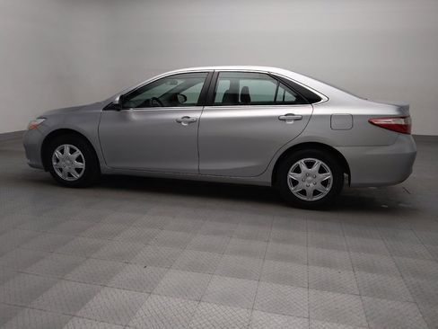 Used 2017 Toyota Camry LE image 3