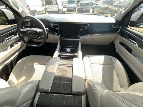 Used 2022 Jeep Wagoneer Series III w/ Premium Group I image 16