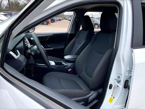Used 2025 Toyota RAV4 LE image 7