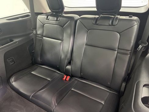 Certified 2025 Lincoln Aviator AWD image 13