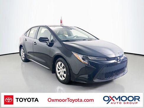 Certified 2022 Toyota Corolla LE image 1