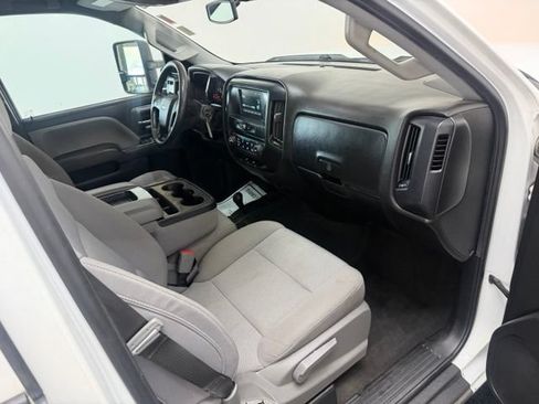 Used 2019 Chevrolet Silverado 2500 W/T AWD/4WD image 32